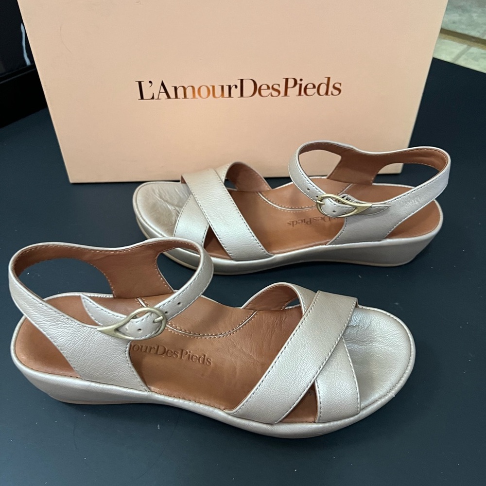 L’amour des Pieds Casimiro Sandals 6.6